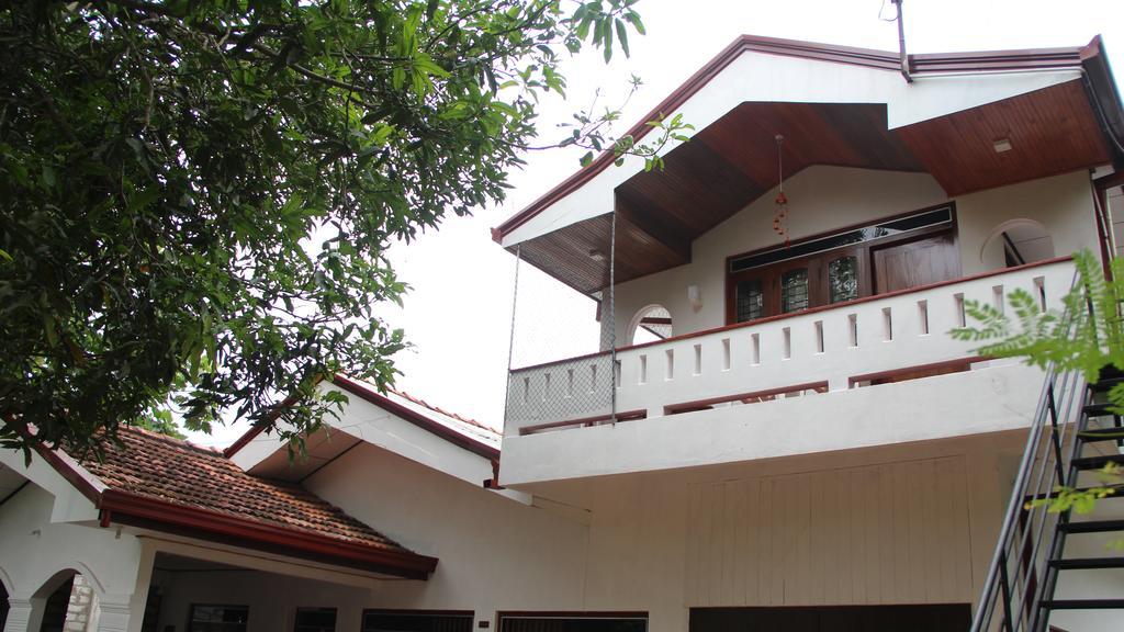 Отель Desitha Family House Мирисса Экстерьер фото